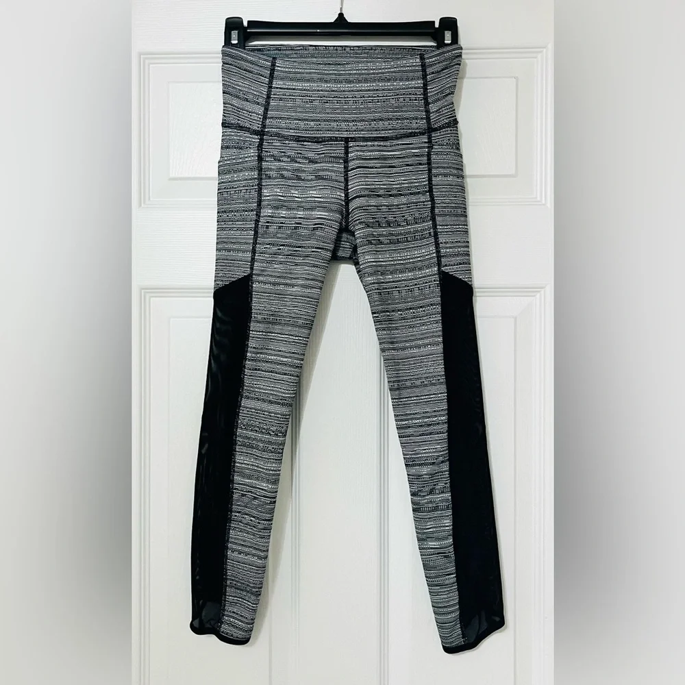 Athleta Leggings Black/White with mesh size XS